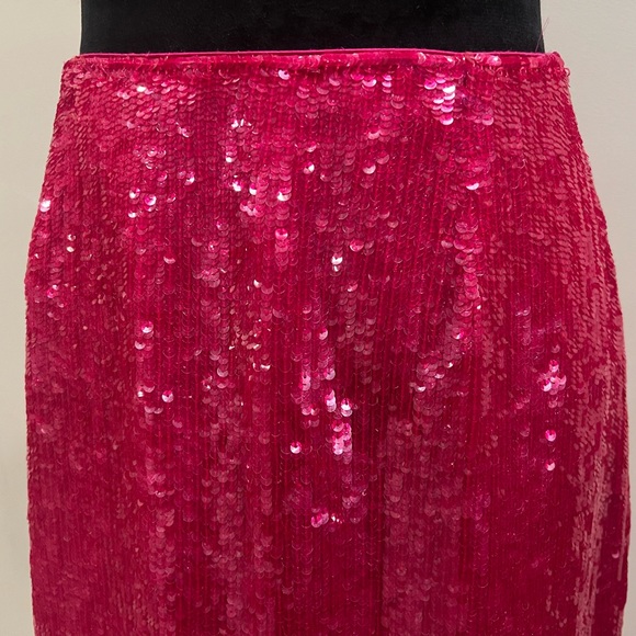 Sequins Pencil Skirt in Fuchsia Hot Pink | Size 4 - Picture 4 of 5